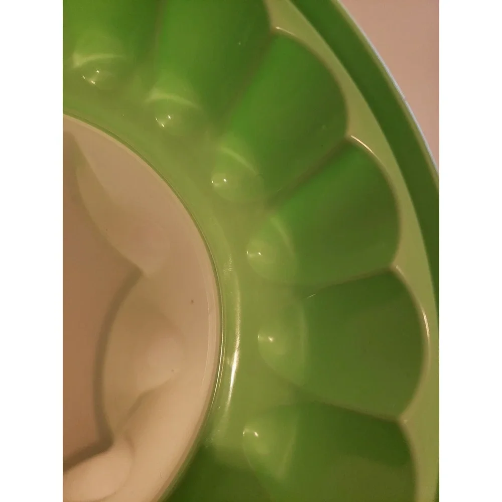 Vintage Tupperware mint‎ green 3 piece gelatin Jello Ice Ring Mold 9 x 4